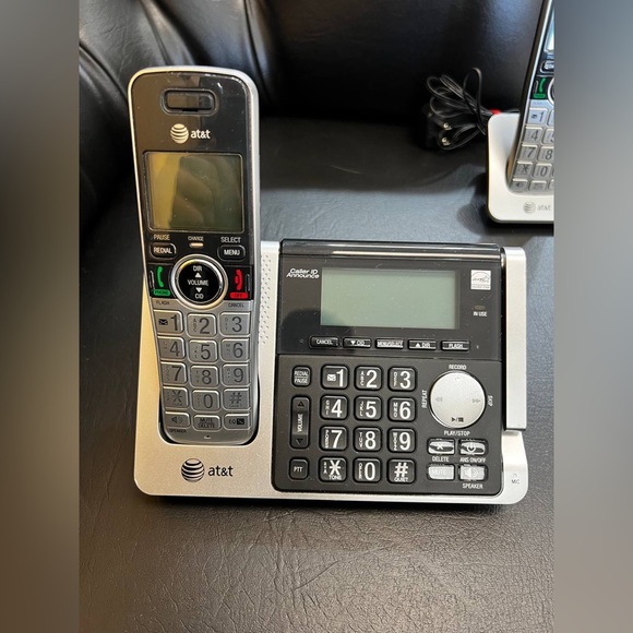 AT&T CL83464 DECT 6.0 Cordless Call ID Announce Phone System w/ 3 Handsets - Picture 7 of 14